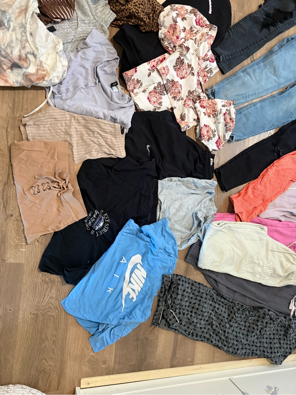 Women’s Clothing Bundle - 30+ pieces